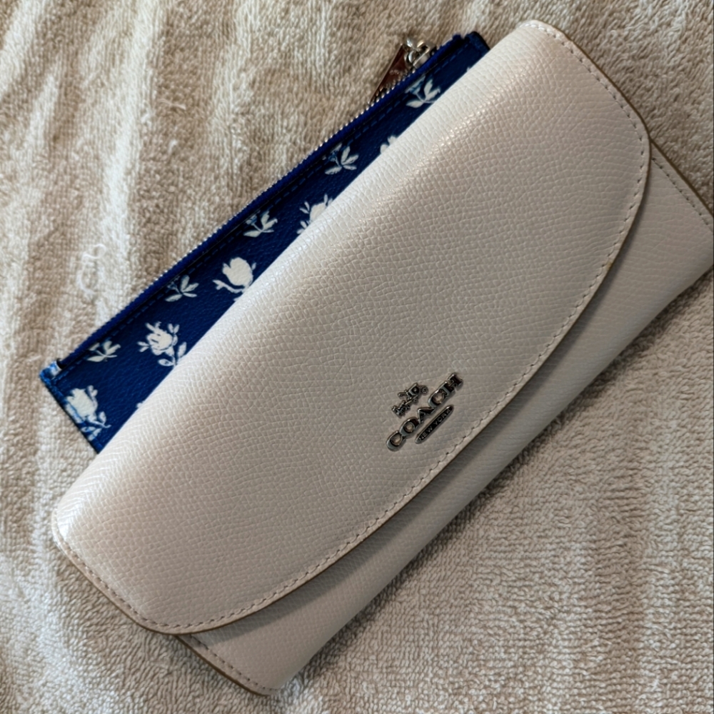 🏵️ Coach Envelope Wallet with Removal Pouch